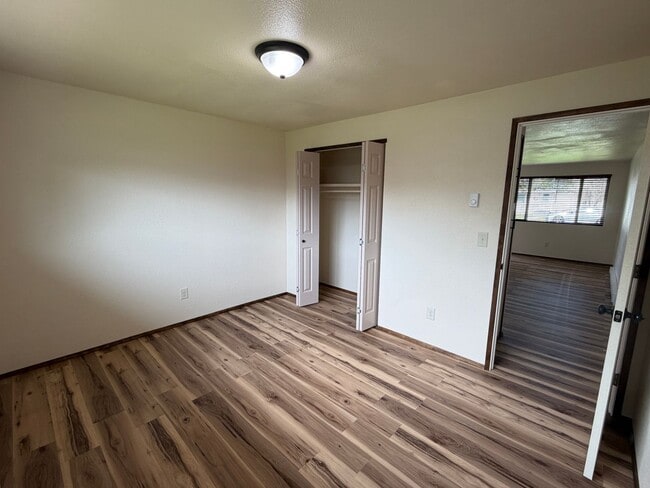 Photo - 2 Bedroom 1 Bath 3plex Unit 204 14th Ave SE