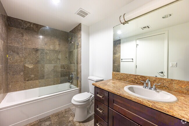 1HAB, 1BA - 710SF - BAÑO - Chester Williams Building
