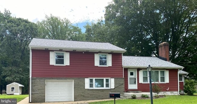 Building Photo - 1505 Marsh Rd Rental