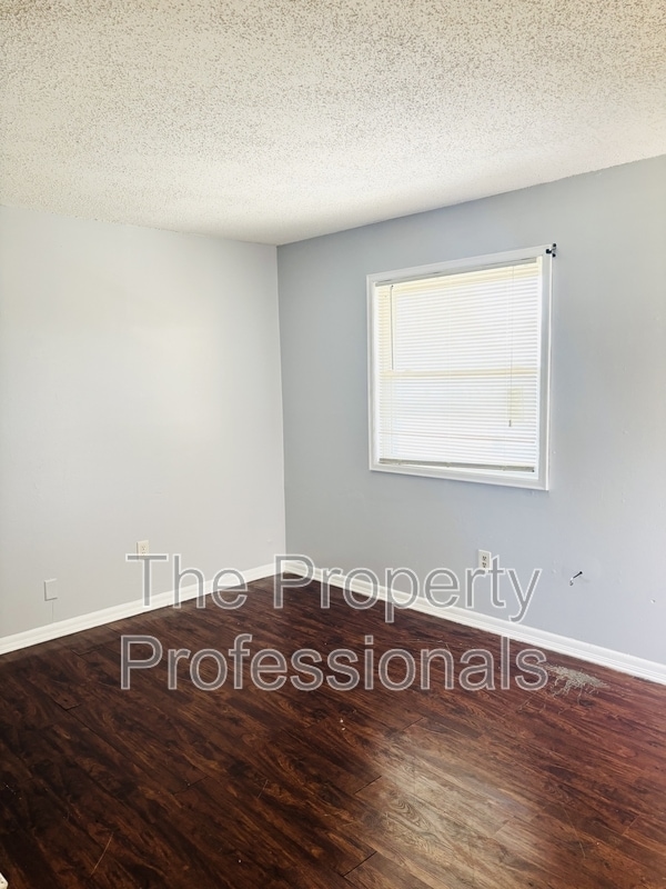 Photo - 732 Avenue F