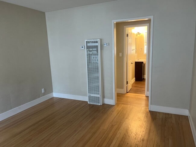 Photo - Quaint, Quite and Updated 1 bedroom/1 bath Apartment Unidad 10