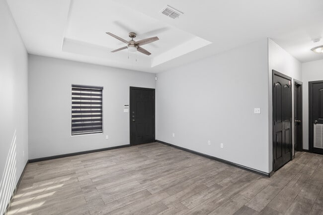 Photo - 1412 Acme Ln Unit APT 3