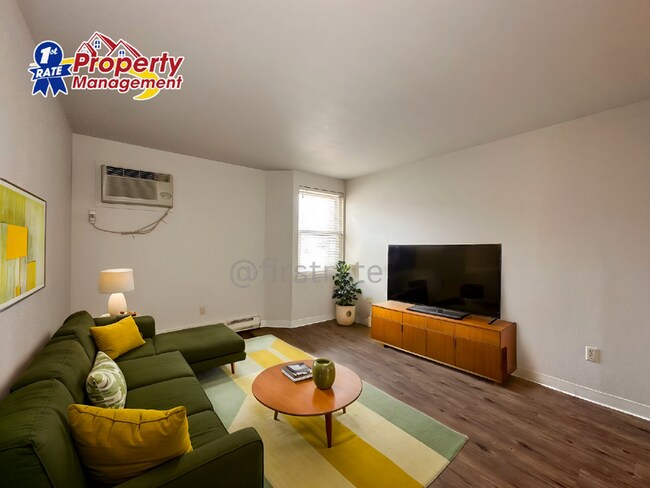 Photo - 1680 N Phillippi St Unidad #116