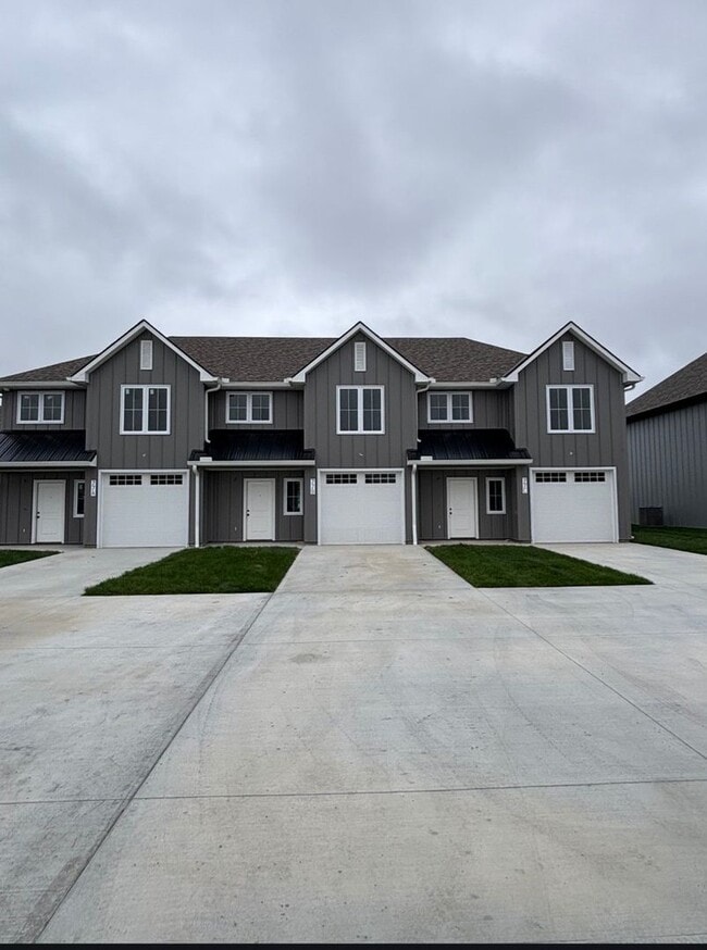 Building Photo - 77 SE 361st Rd Unit A