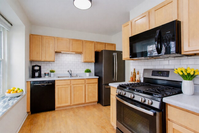 Photo - 1217 N Village Dr