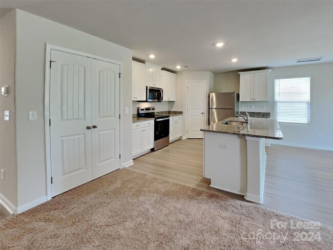 Photo - 282 Royal Mdw Dr