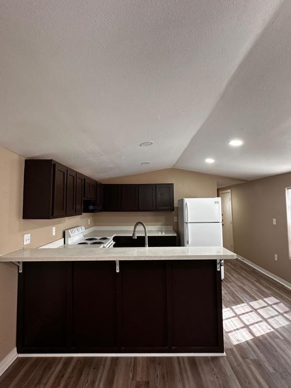 Photo - 300 S 1st St