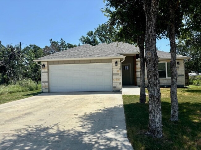 Photo - 713 Maple Ln