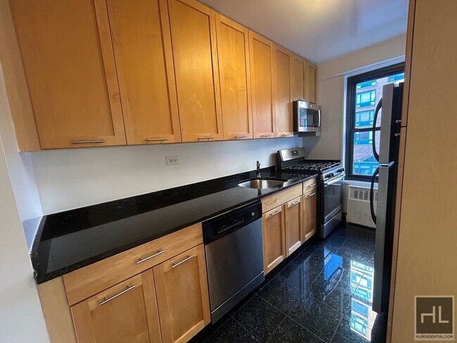 Photo - Fourth Avenue Unidad 9F