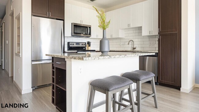 Photo - 2900 E 16th Ave Unidad 445