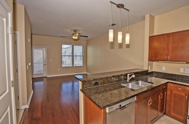 Building Photo - 870 Mayson Turner Rd NW