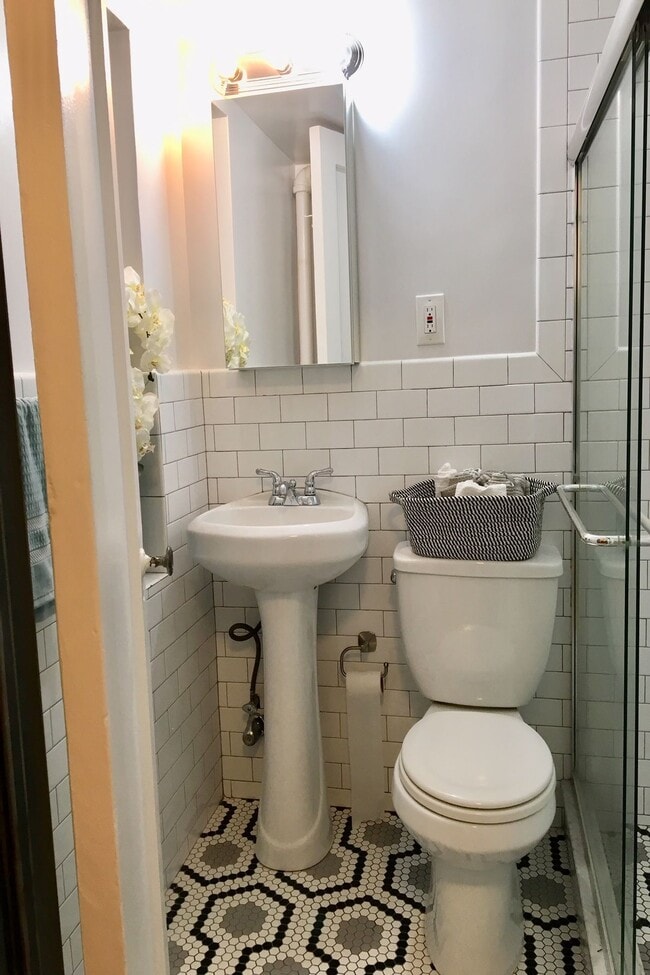 Photo - 29-33 W 65th St