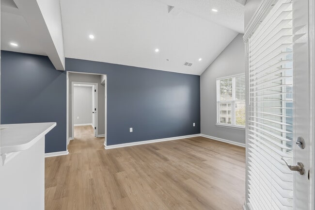 Photo - The Pointe @ Apex Apartments