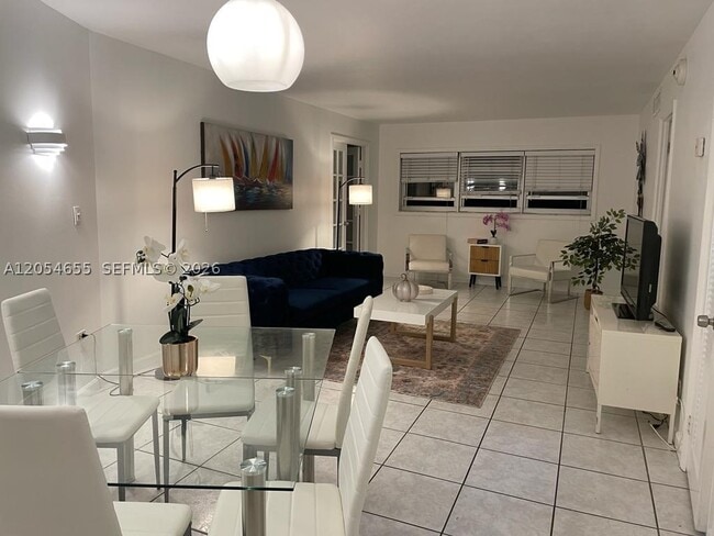 Building Photo - 401 Biscayne Blvd Unit 4D