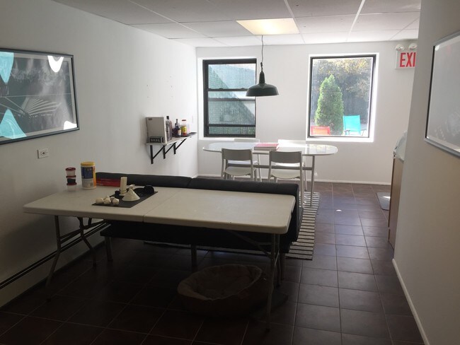 Photo - 156 E 109th St