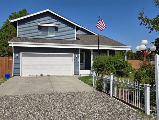Building Photo - Hurry! This Home Won't Last!