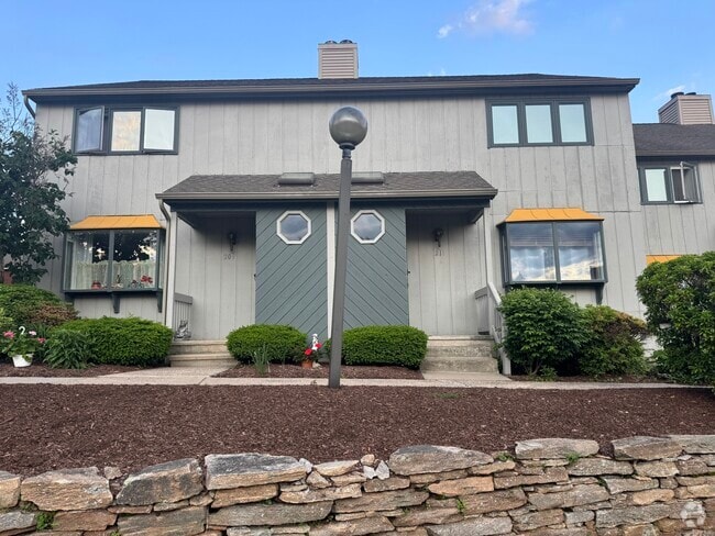 Building Photo - 211 Skyview Dr Unit 211 Rental