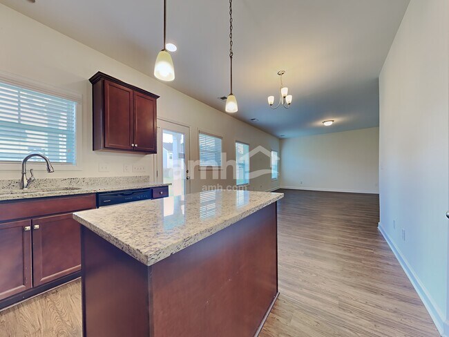 Photo - 523 Lateleaf Dr