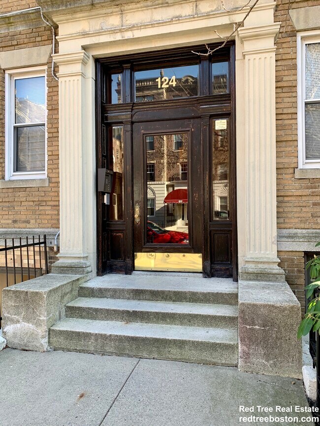 Photo - 104 Peterborough St