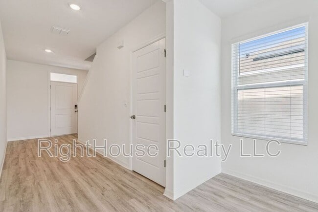 Photo - 3425 Nettle Loop