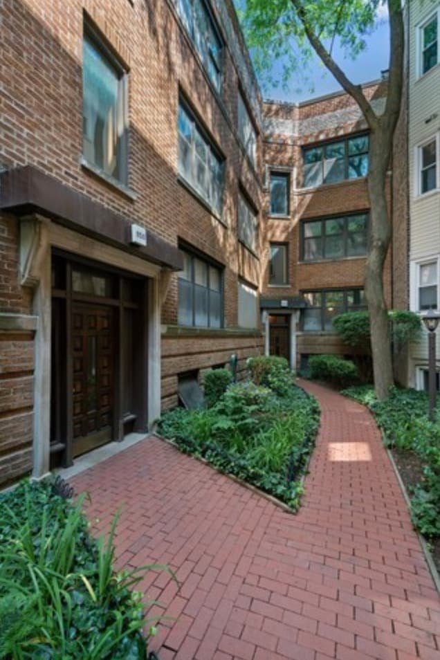 Building Photo - 850 W Barry Ave Unit 3B