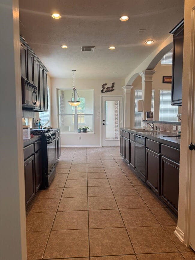 Building Photo - 7519 Chathan Glen Ln