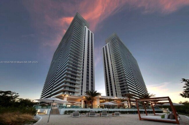 Building Photo - 16385 Biscayne Blvd Unit 2720 Rental