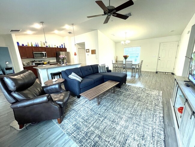 Photo - 714 Davidson St SE