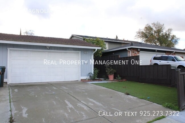 Building Photo - 1703 Magnolia Way