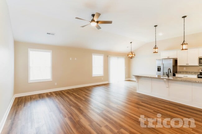 Photo - 341 Green Hills Dr