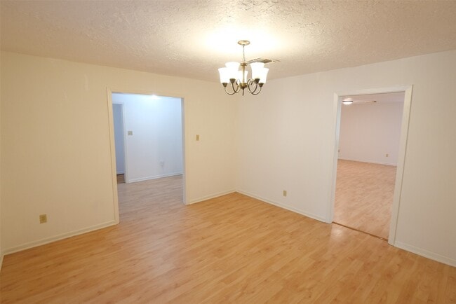 Photo - 5231 Beechnut St