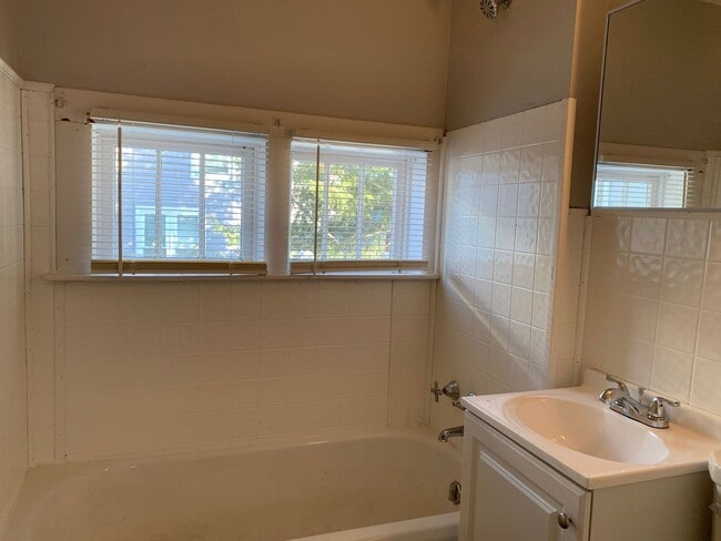 400 N Main St Unit 400 NORTH MAIN ST. (GLOVERSVILLE) 1ST FLR.