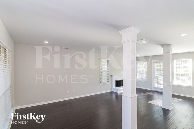 Photo - 5829 Millers Pond Ln