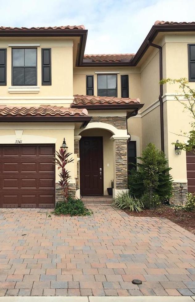 3341 W 89th Ter Casa Adosada Para alquiler en Hialeah, FL