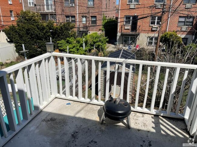 Building Photo - 2 bedroom in EAST ELMHURST NY 11370 Unit 2 Rental