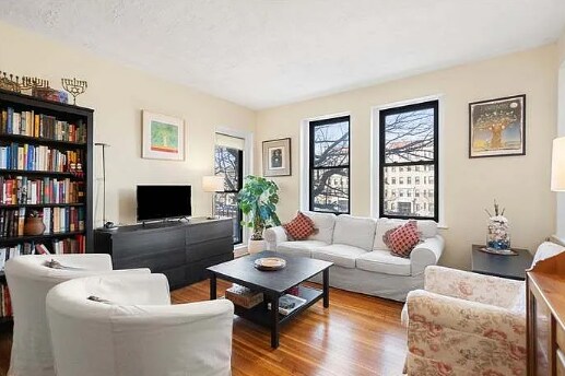 Building Photo - 1400 Commonwealth Ave Unit 6 Rental