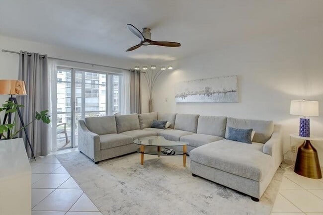 Photo - 3020 NE 16th Ave Unidad 304