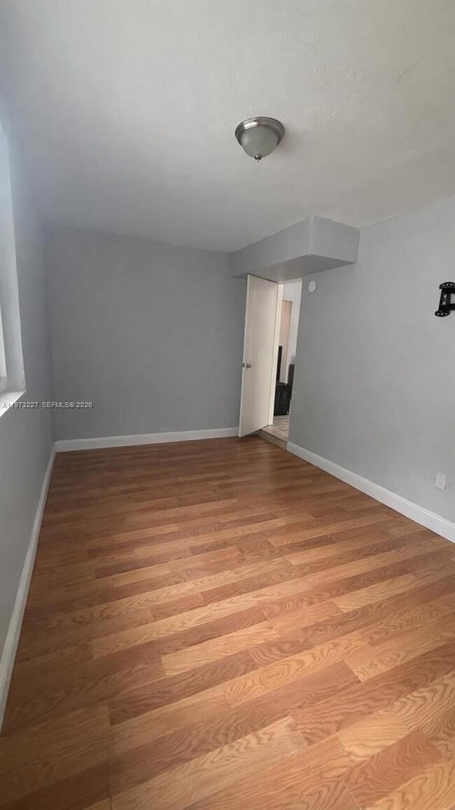 Photo - 6305 Hayes St