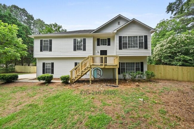 Building Photo - Beautiful, move-in ready split-level home in Hoschton