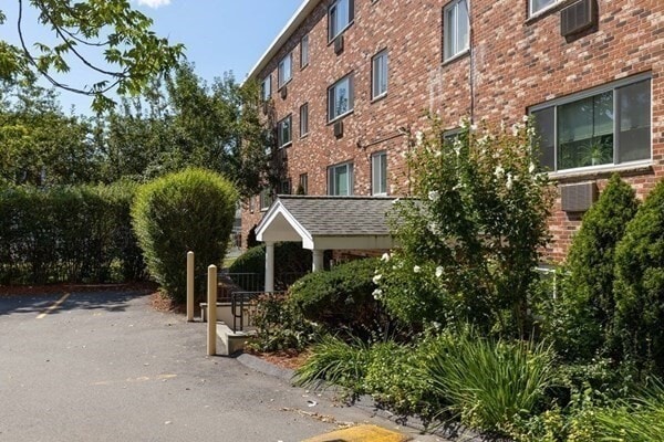 Building Photo - 20 Radcliffe Rd Unit 305 Rental