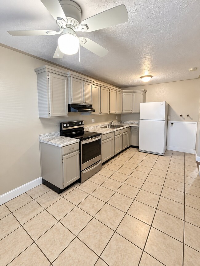 1601 Ivy Cir