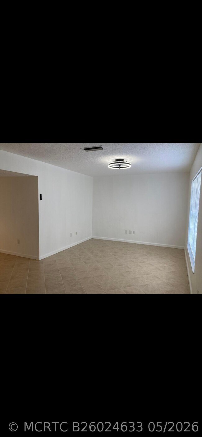 Photo - 1243 Kinglet Terrace