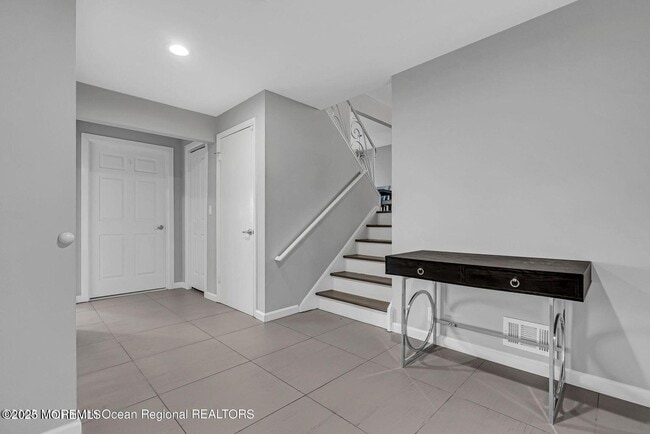 Photo - 17 Roslyn Dr