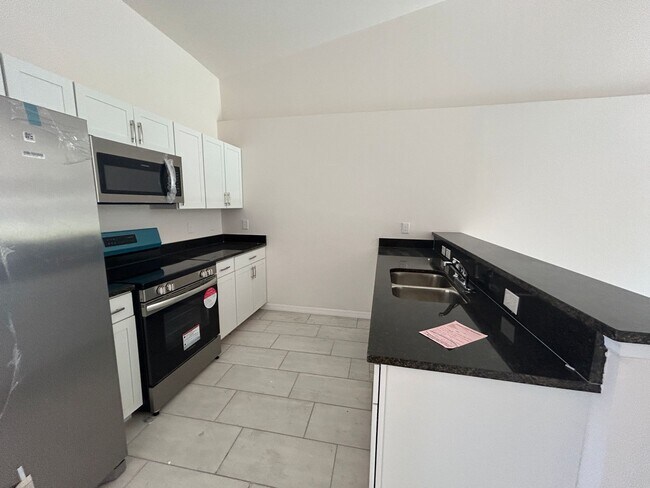 Coming Soon  Newer  3/2 Duplex -1 car garage