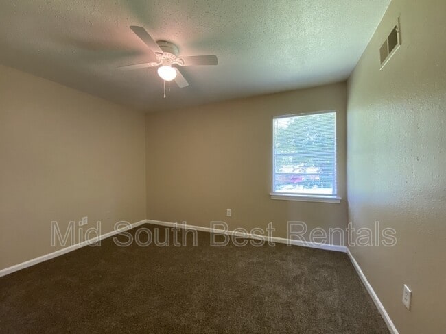 Photo - 2462 Chattering Ln