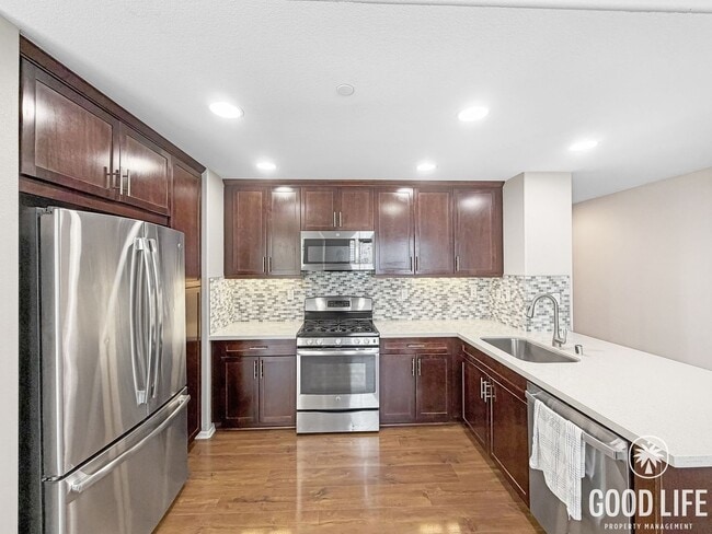 Building Photo - Beautiful 2BD/2.5 BA W/ A/C, Private Balcony, and Detached Garage in Kearny Mesa!
