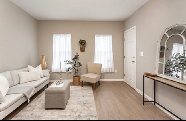 Building Photo - 31 Hicks St