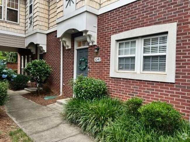 Building Photo - Beautifully maintained, move in ready Town... Rental