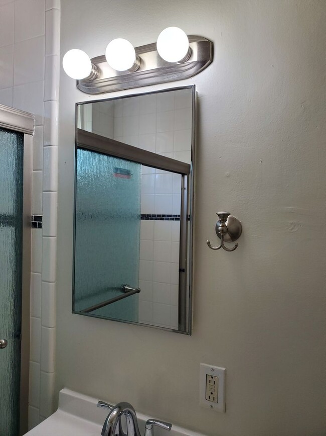 Photo - 15635-15637 Unidad 061