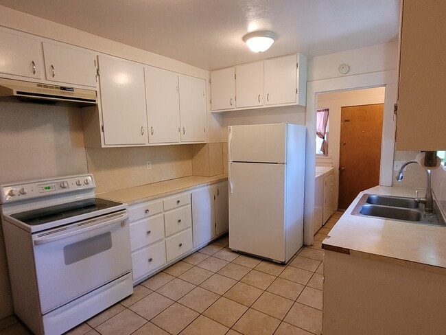 Photo - 742 W Bonneville St